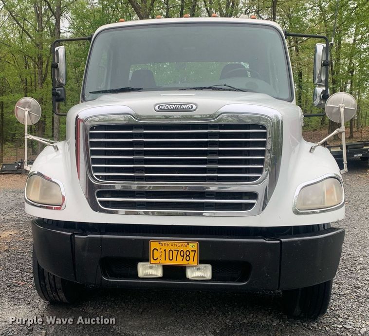 image for item LH9573 2010 Freightliner Business Class M2 112  semi truck