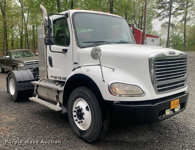 image for item LH9573 2010 Freightliner Business Class M2 112  semi truck