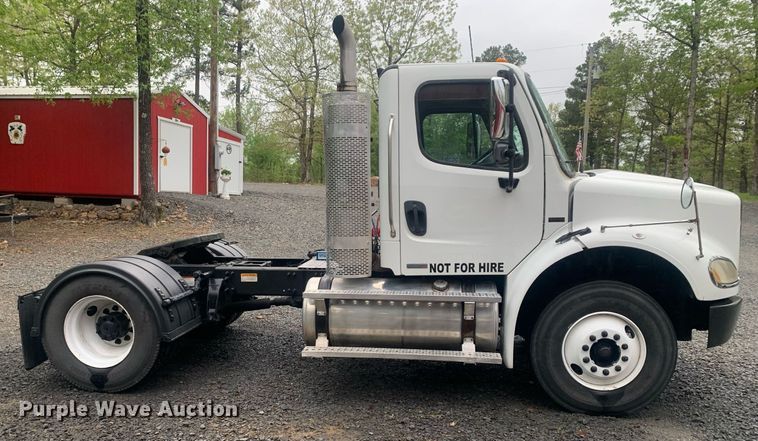 image for item LH9573 2010 Freightliner Business Class M2 112  semi truck