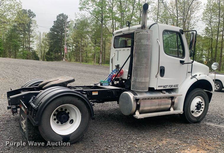 image for item LH9573 2010 Freightliner Business Class M2 112  semi truck