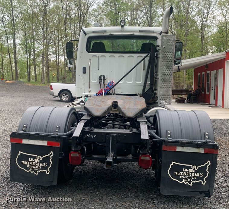 image for item LH9573 2010 Freightliner Business Class M2 112  semi truck