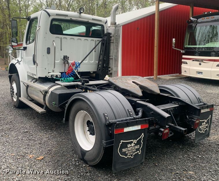 image for item LH9573 2010 Freightliner Business Class M2 112  semi truck