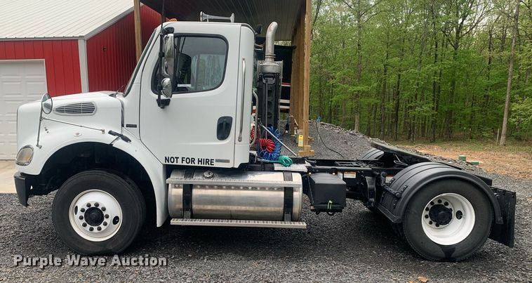 image for item LH9573 2010 Freightliner Business Class M2 112  semi truck