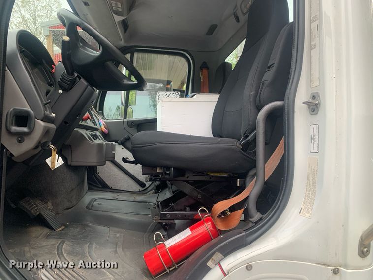 image for item LH9573 2010 Freightliner Business Class M2 112  semi truck