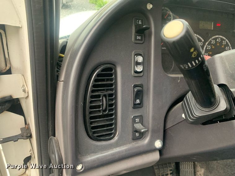 image for item LH9573 2010 Freightliner Business Class M2 112  semi truck