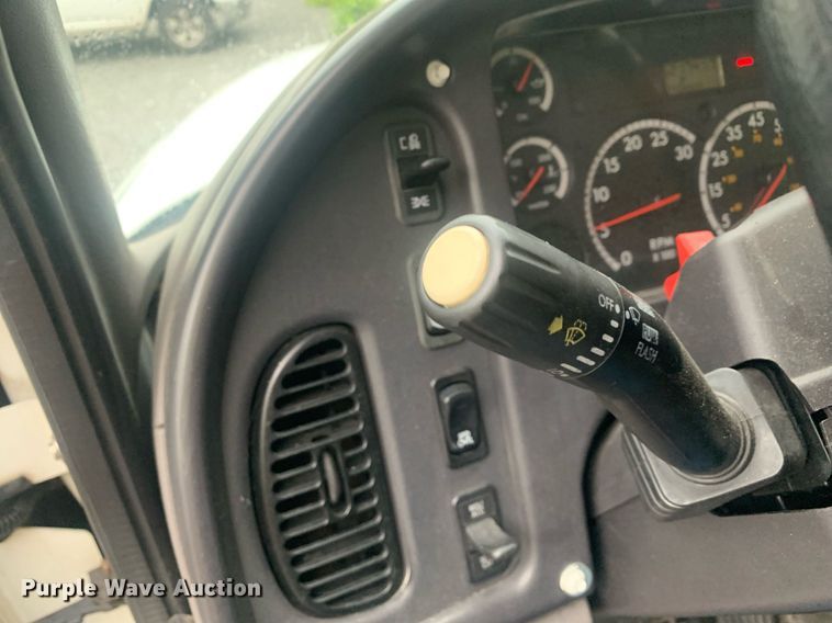 image for item LH9573 2010 Freightliner Business Class M2 112  semi truck