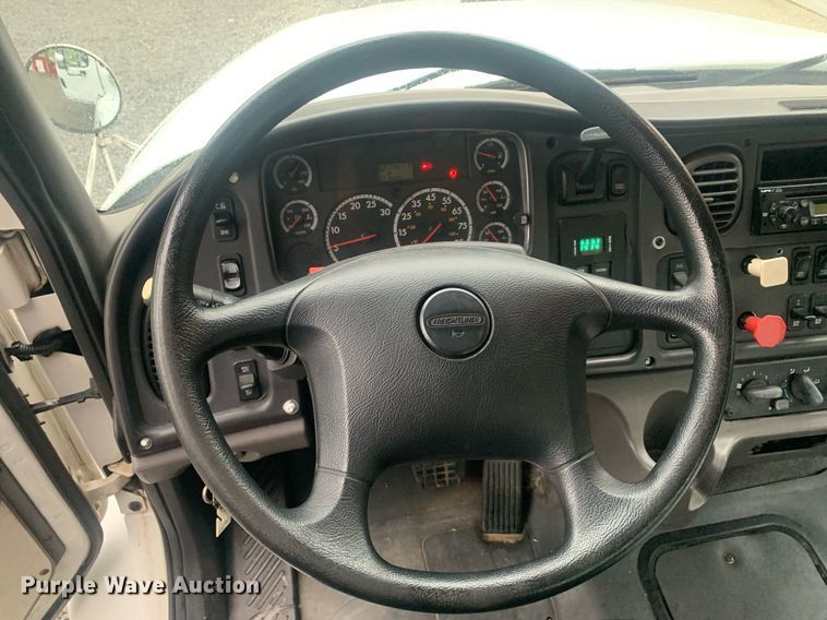 image for item LH9573 2010 Freightliner Business Class M2 112  semi truck