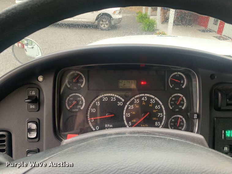 image for item LH9573 2010 Freightliner Business Class M2 112  semi truck