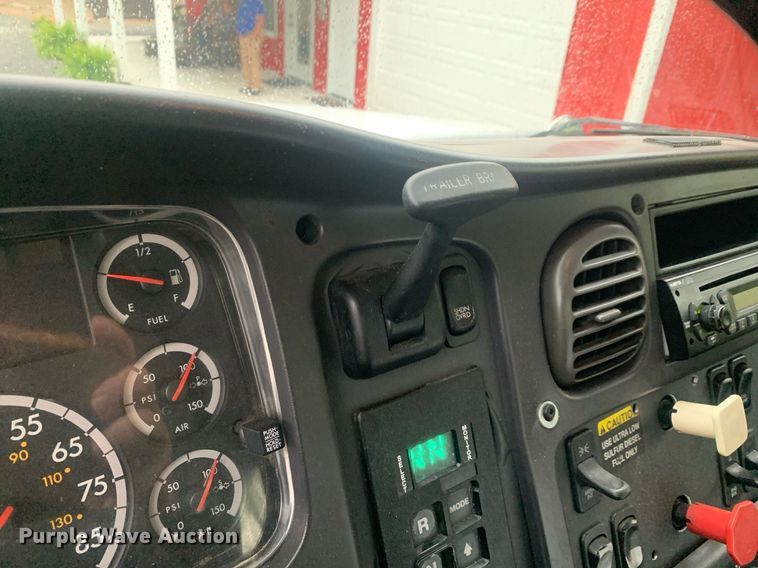 image for item LH9573 2010 Freightliner Business Class M2 112  semi truck