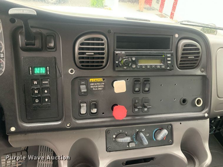 image for item LH9573 2010 Freightliner Business Class M2 112  semi truck