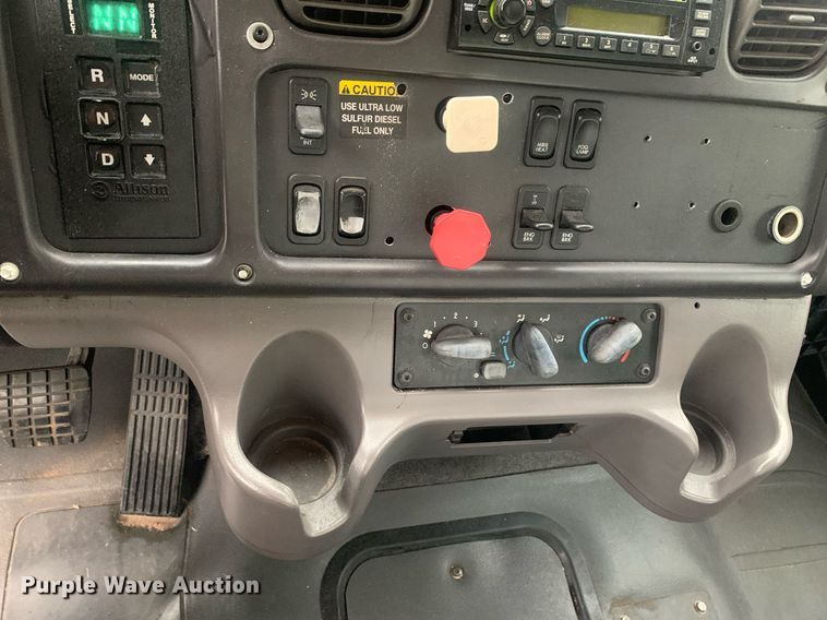 image for item LH9573 2010 Freightliner Business Class M2 112  semi truck