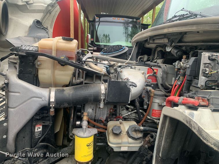 image for item LH9573 2010 Freightliner Business Class M2 112  semi truck