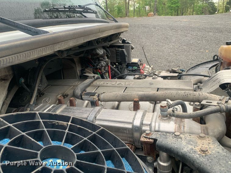 image for item LH9573 2010 Freightliner Business Class M2 112  semi truck