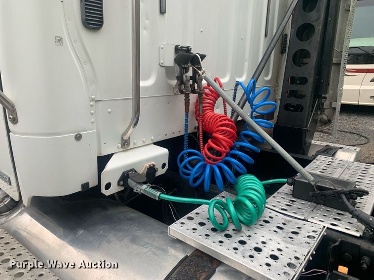 image for item LH9573 2010 Freightliner Business Class M2 112  semi truck