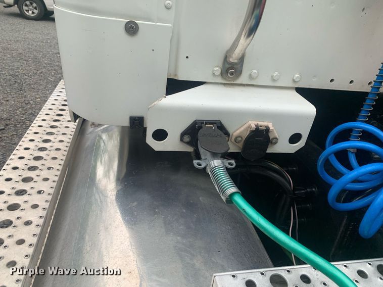 image for item LH9573 2010 Freightliner Business Class M2 112  semi truck