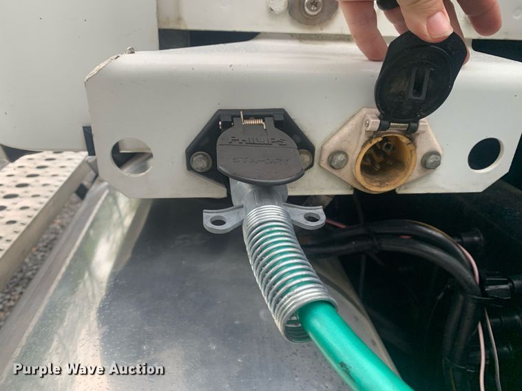 image for item LH9573 2010 Freightliner Business Class M2 112  semi truck