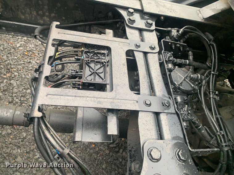 image for item LH9573 2010 Freightliner Business Class M2 112  semi truck