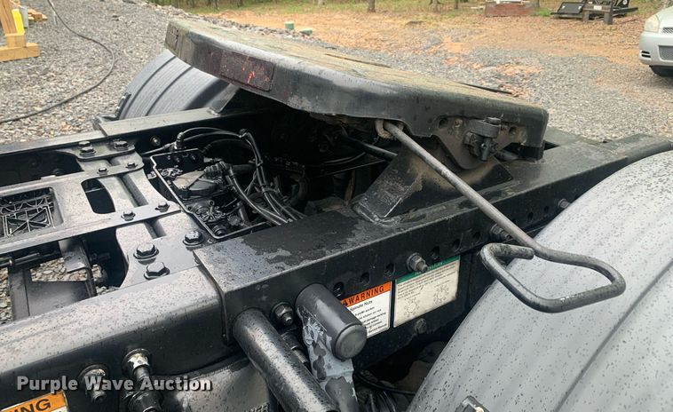 image for item LH9573 2010 Freightliner Business Class M2 112  semi truck