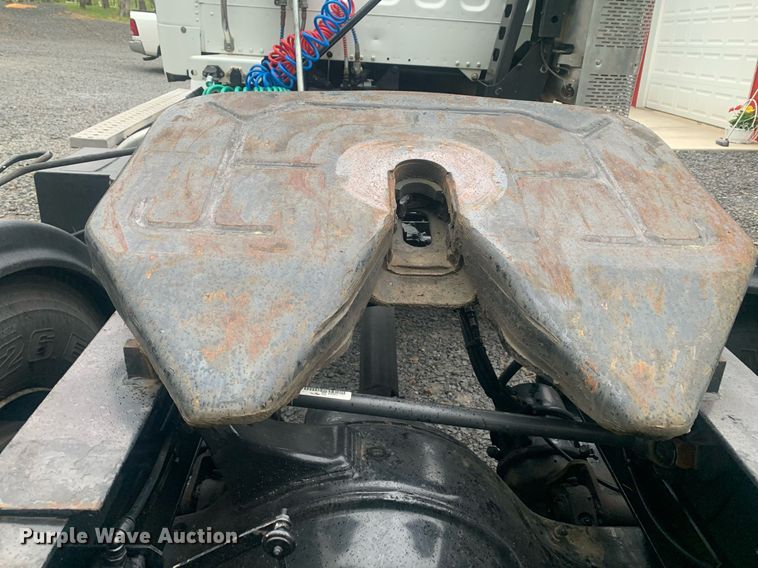 image for item LH9573 2010 Freightliner Business Class M2 112  semi truck