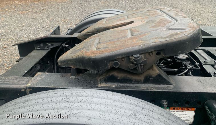 image for item LH9573 2010 Freightliner Business Class M2 112  semi truck