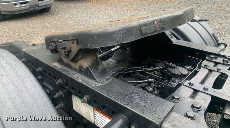 image for item LH9573 2010 Freightliner Business Class M2 112  semi truck