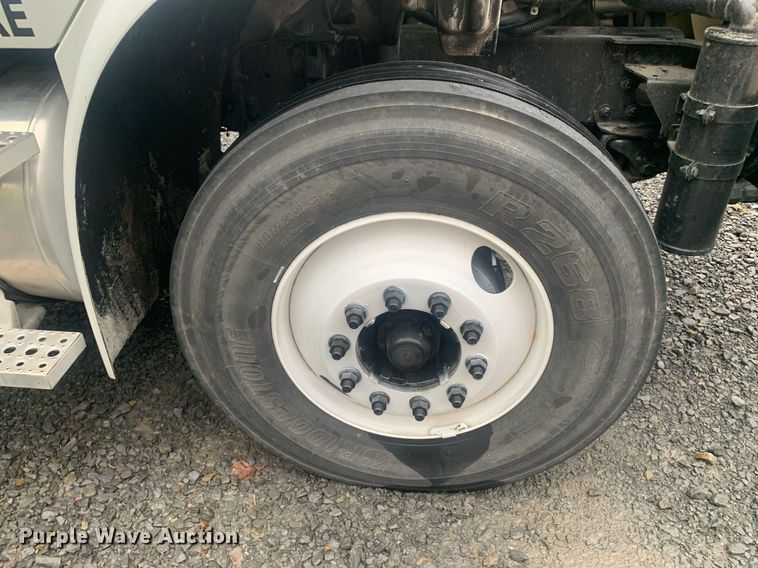 image for item LH9573 2010 Freightliner Business Class M2 112  semi truck