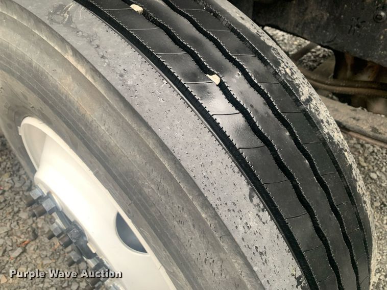 image for item LH9573 2010 Freightliner Business Class M2 112  semi truck