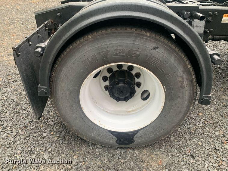 image for item LH9573 2010 Freightliner Business Class M2 112  semi truck