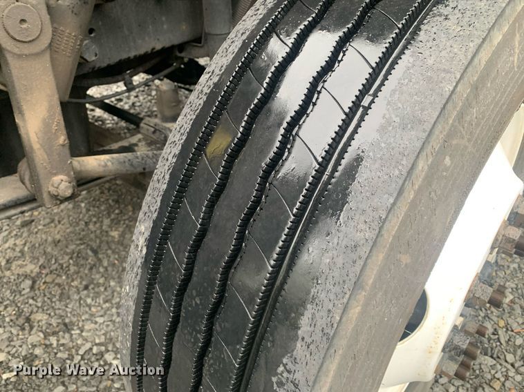 image for item LH9573 2010 Freightliner Business Class M2 112  semi truck