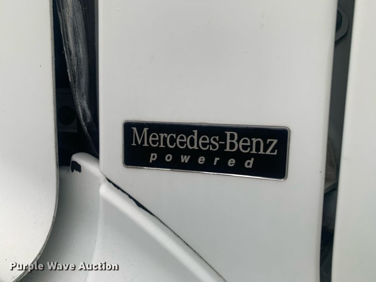 image for item LH9573 2010 Freightliner Business Class M2 112  semi truck