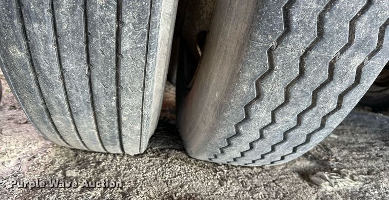 image for item LN9439 1999 Great Dane dry van trailer