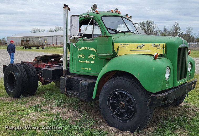 image for item LR9215 1965 Mack B67  truck cab and chassis