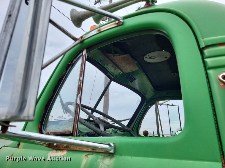image for item LR9215 1965 Mack B67  truck cab and chassis