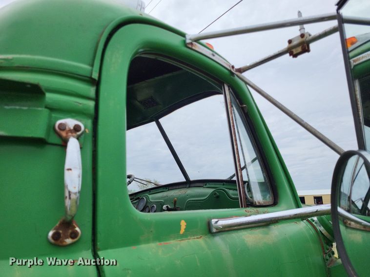 image for item LR9215 1965 Mack B67  truck cab and chassis