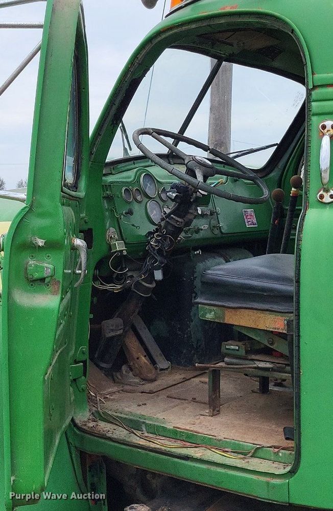 image for item LR9215 1965 Mack B67  truck cab and chassis