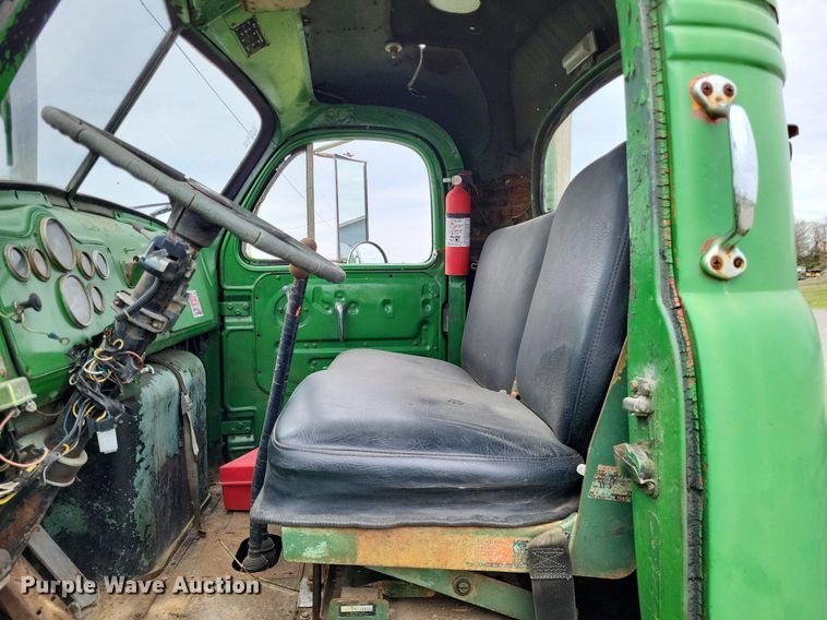 image for item LR9215 1965 Mack B67  truck cab and chassis