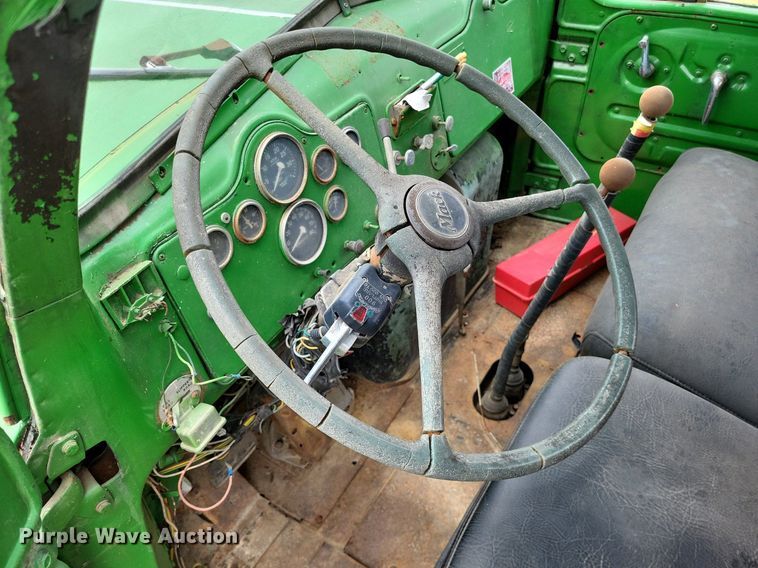 image for item LR9215 1965 Mack B67  truck cab and chassis