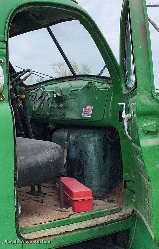 image for item LR9215 1965 Mack B67  truck cab and chassis