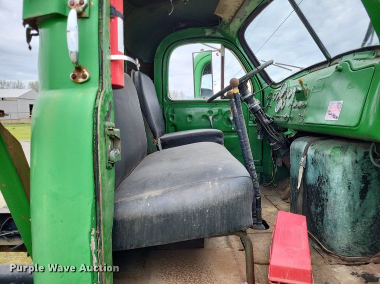 image for item LR9215 1965 Mack B67  truck cab and chassis