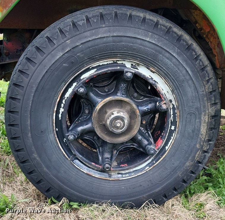 image for item LR9215 1965 Mack B67  truck cab and chassis