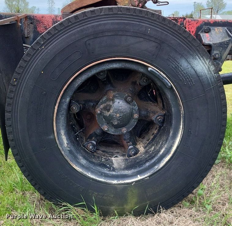 image for item LR9215 1965 Mack B67  truck cab and chassis