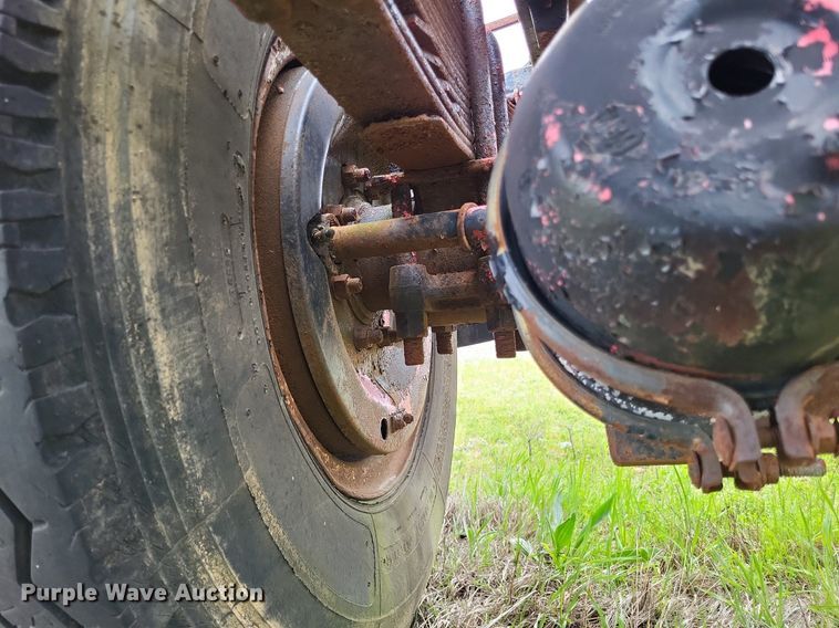 image for item LR9215 1965 Mack B67  truck cab and chassis