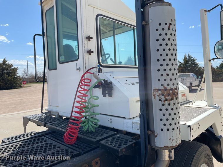 image for item LT9599 2007 Kalmar 4x2  yard truck