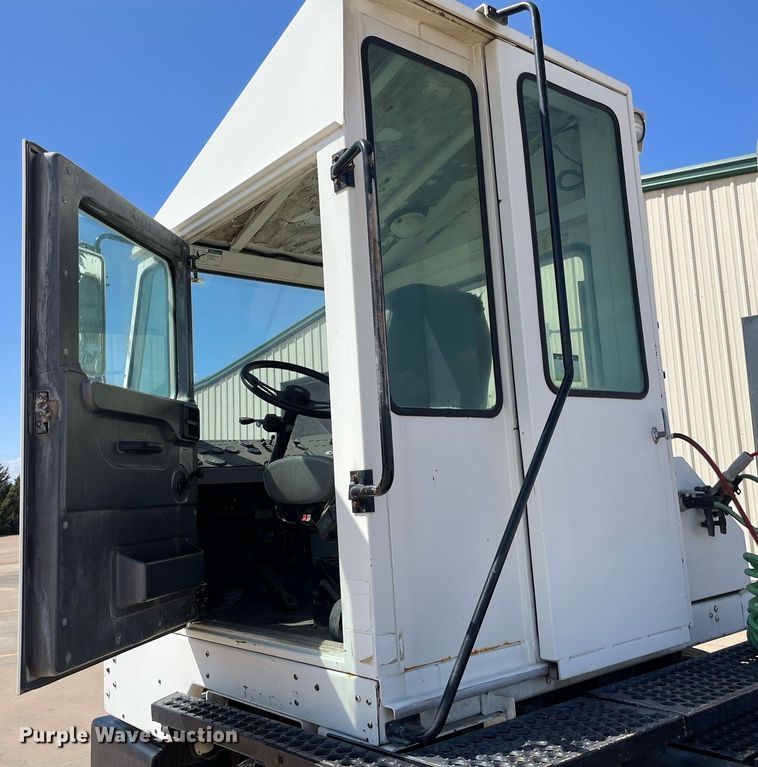 image for item LT9599 2007 Kalmar 4x2  yard truck