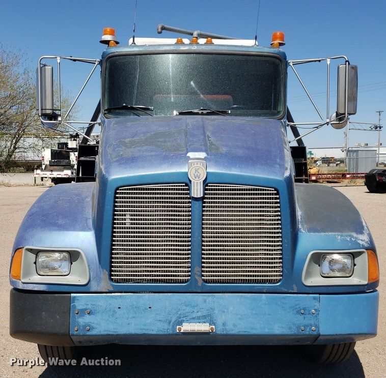 image for item LT9693 1995 Kenworth T300  flatbed truck with fluid mixing system