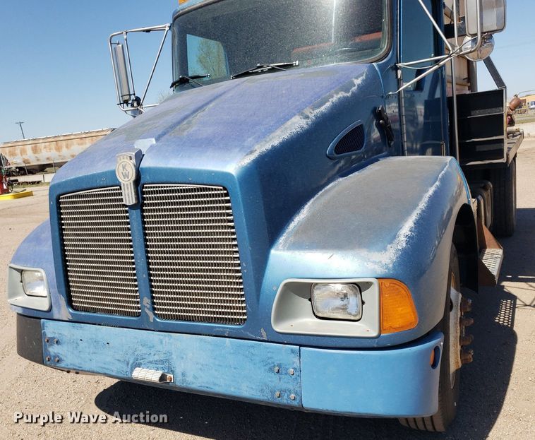 image for item LT9693 1995 Kenworth T300  flatbed truck with fluid mixing system