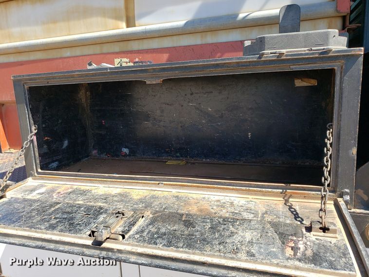 image for item LT9693 1995 Kenworth T300  flatbed truck with fluid mixing system