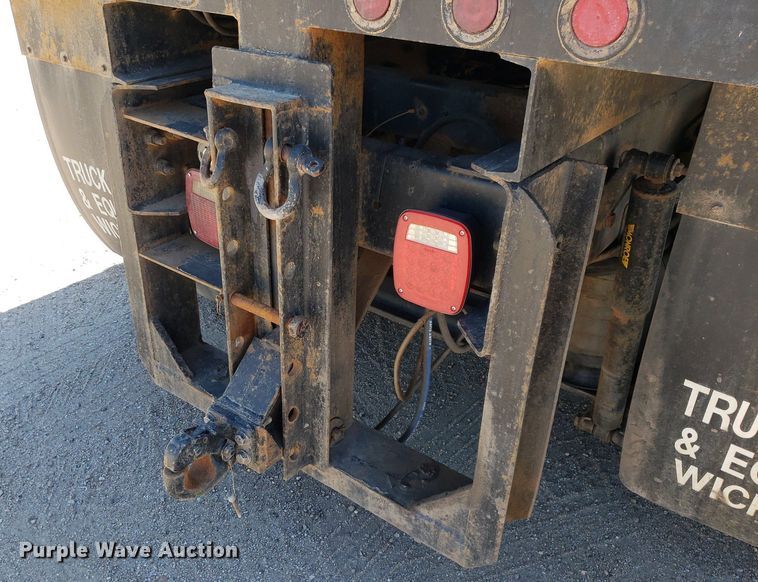 image for item LT9693 1995 Kenworth T300  flatbed truck with fluid mixing system