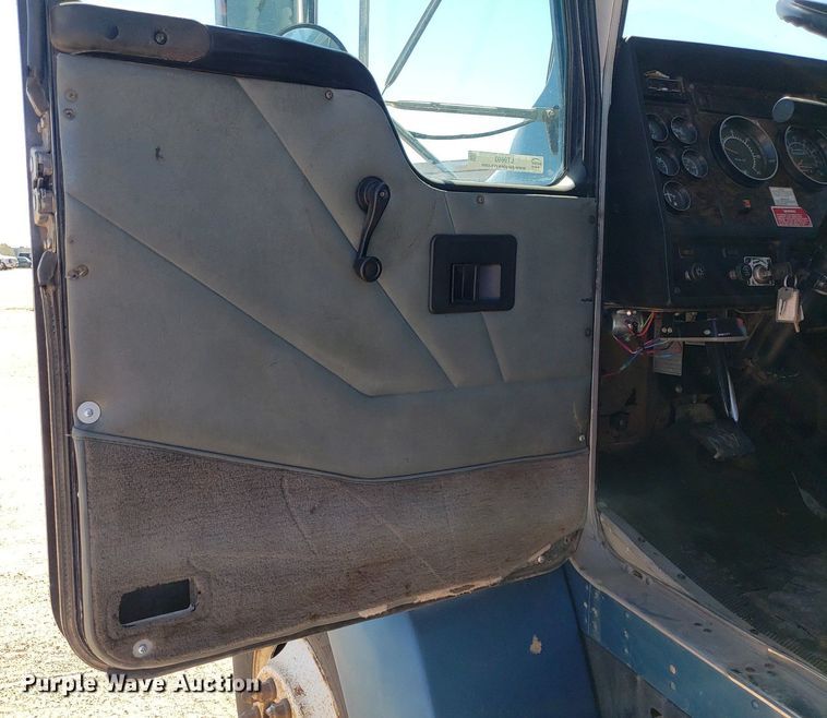 image for item LT9693 1995 Kenworth T300  flatbed truck with fluid mixing system