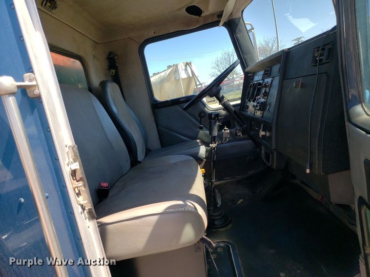 image for item LT9693 1995 Kenworth T300  flatbed truck with fluid mixing system